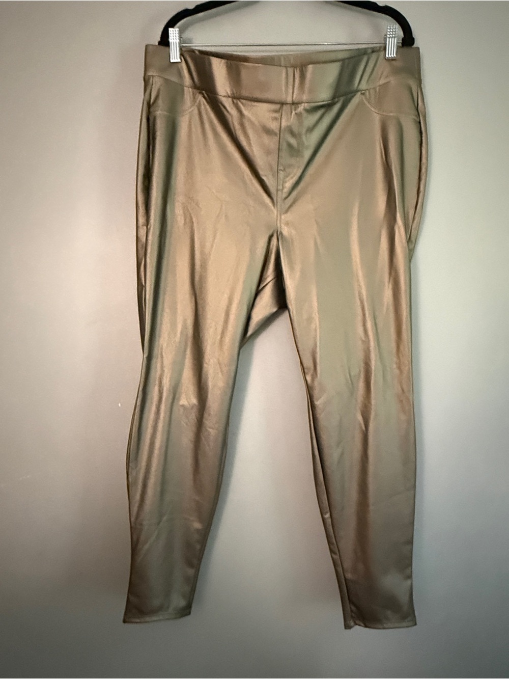 Torrid Sz 3 NWOT Stretch Metallic Gold Pants